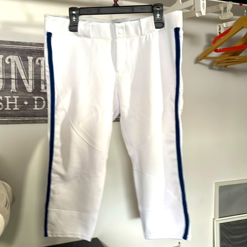 ⭐️ Start 2025 🥎 Season Fresh & New ⭐️
3n2 Woman’s Softball Pants